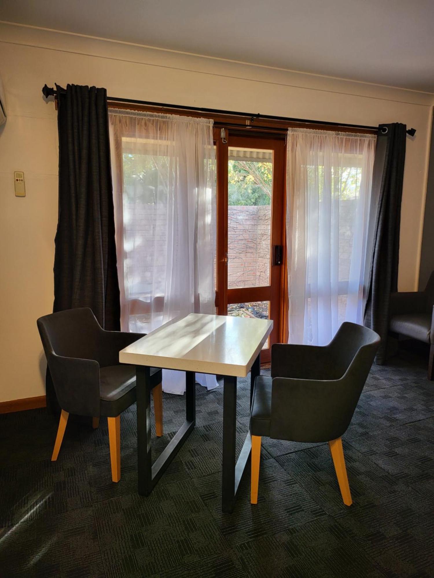 Parkway Motel Queanbeyan Exterior photo